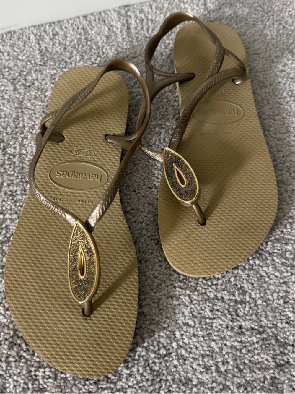 Havaianas Women’s Metallic Gold Tan Thong Sandals